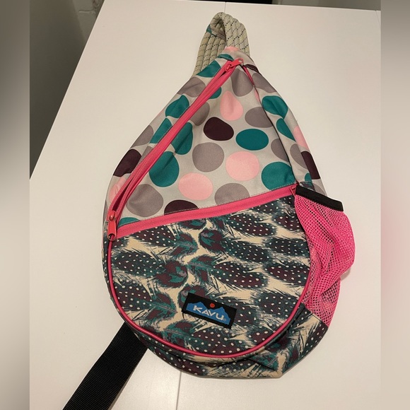 KAVU Brand Paxton Pack Green Feathers & Pink Polka Dots Rope Shoulder Bag - Picture 1 of 5
